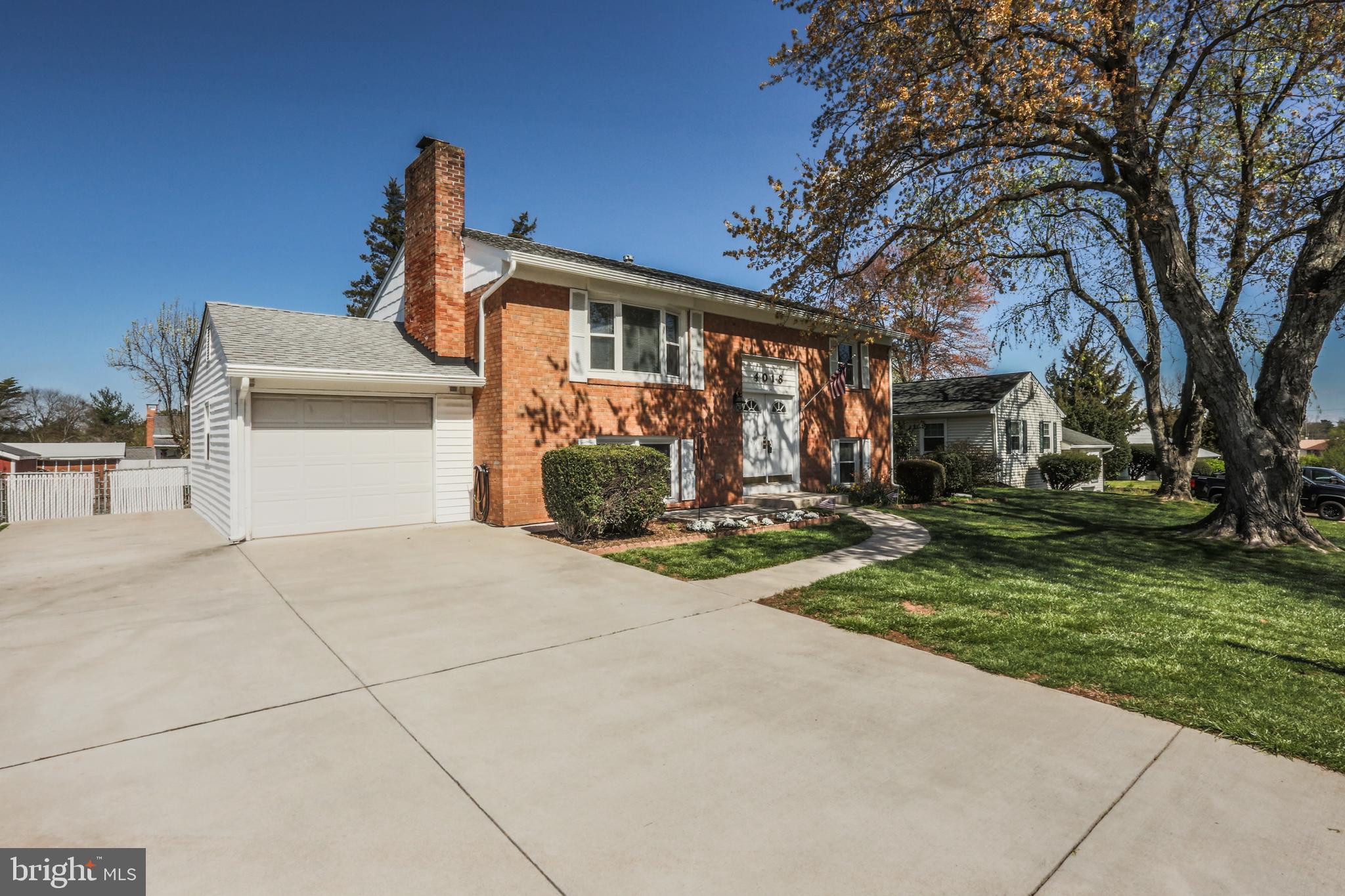 4018 Lees Corner Road Chantilly, VA 20151 - Photo 2 of 34 Exterior front/Driveway