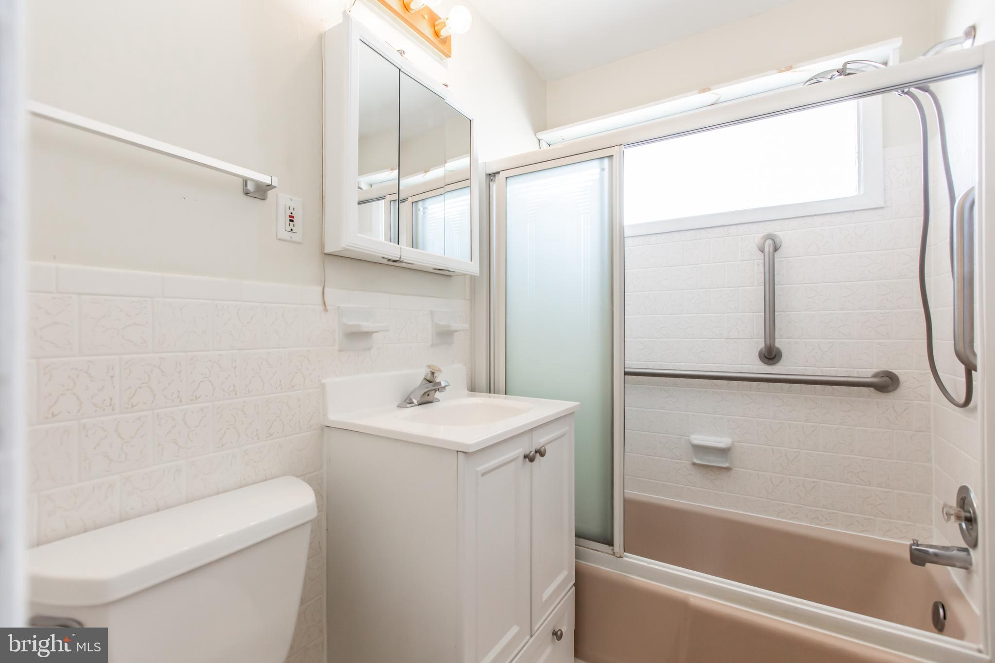 4018 Lees Corner Road Chantilly, VA 20151 - Photo 16 of 34 Full Bath Upper Level