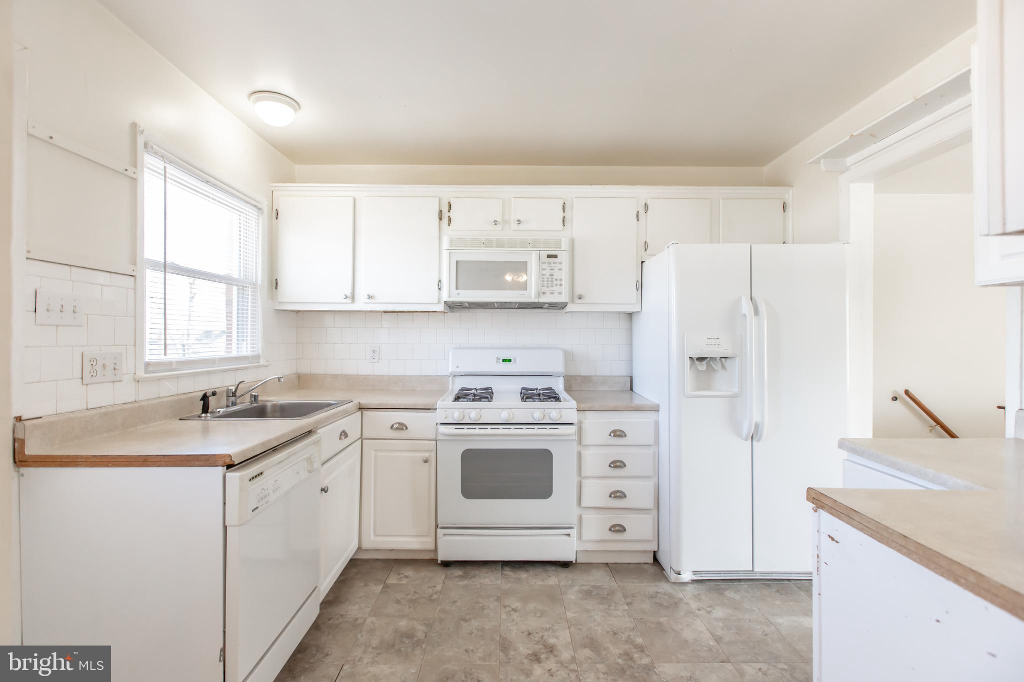 4018 Lees Corner Road Chantilly, VA 20151 - Photo 4 of 34 Kitchen