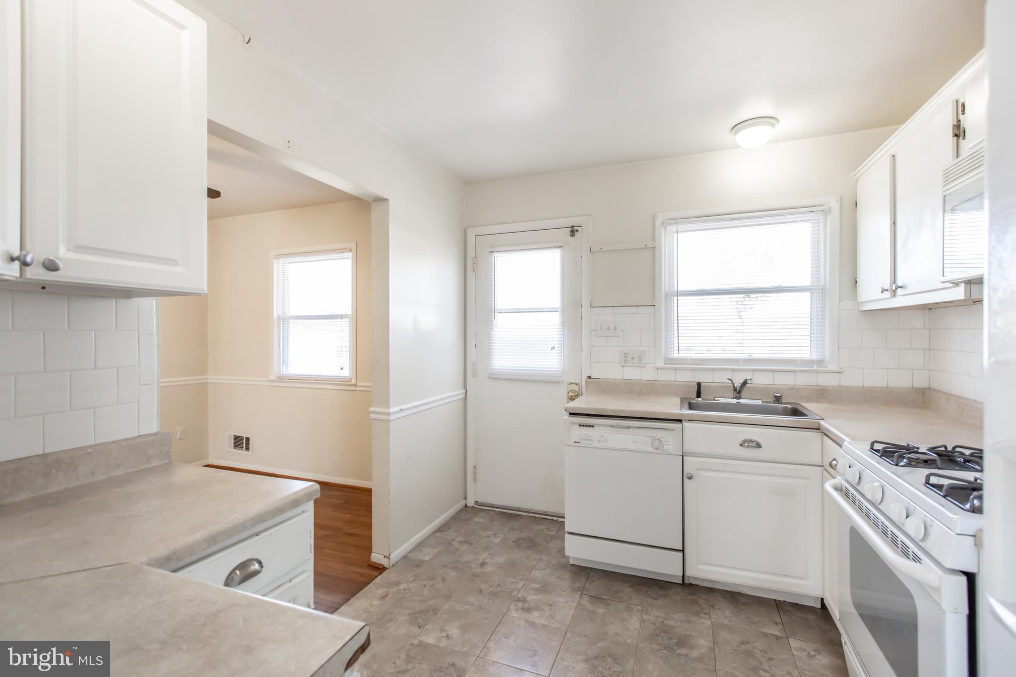 4018 Lees Corner Road Chantilly, VA 20151 - Photo 6 of 34 Kitchen