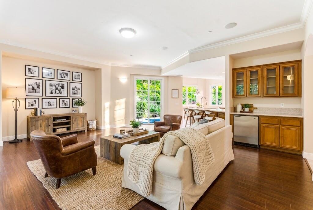4698 Granada Way Santa Barbara, CA 93110 - Photo 2 of 58 Living Room 2