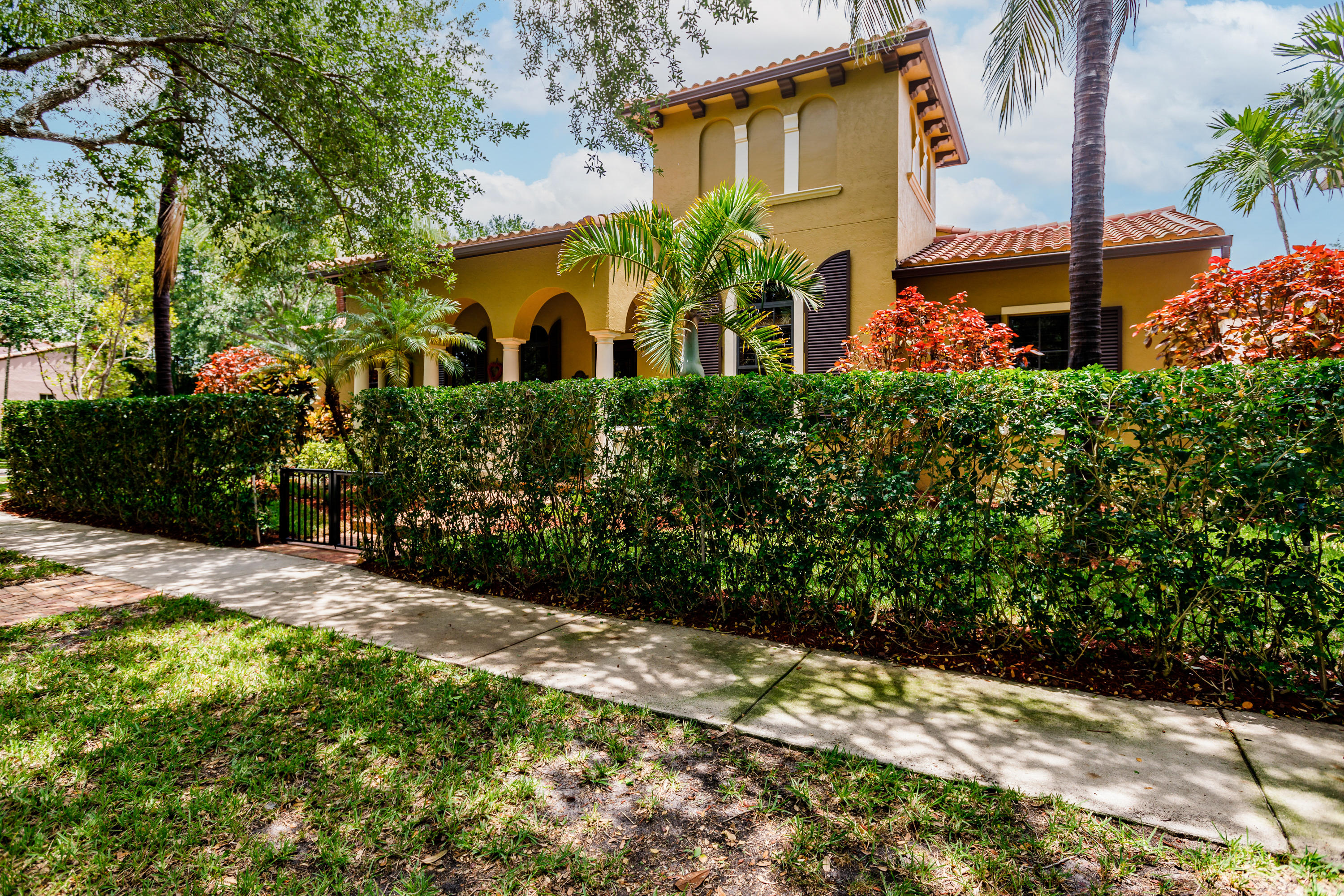 147 Barcelona Drive Jupiter, FL 33458 - Photo 2 of 63 Photo-2