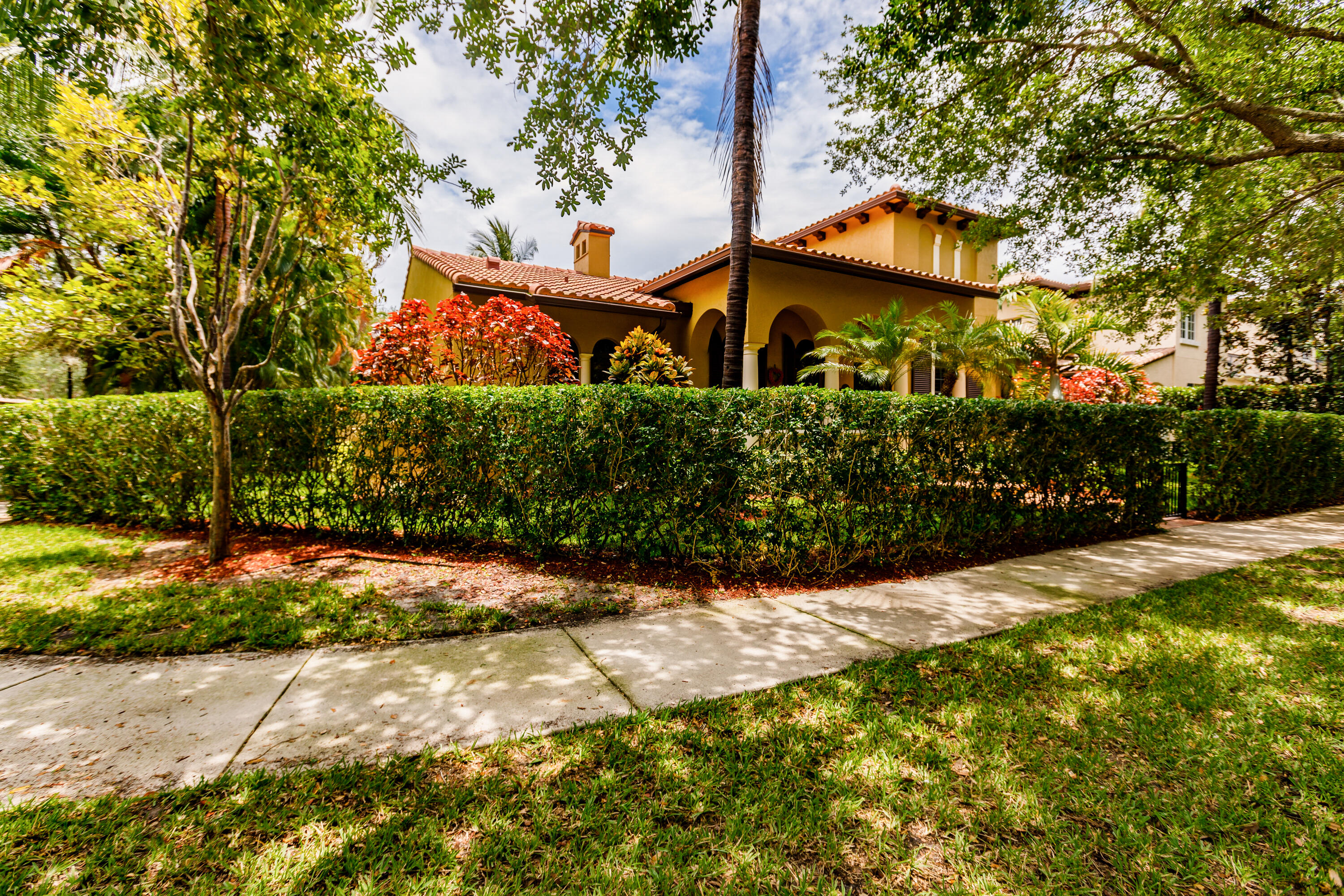 147 Barcelona Drive Jupiter, FL 33458 - Photo 3 of 63 Photo-3