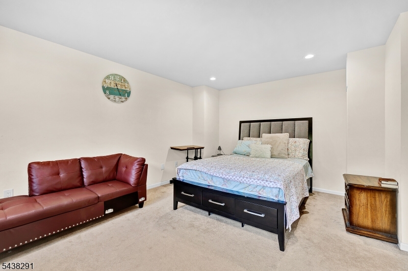 810 Plymouth Road North Brunswick, NJ 08902 - Photo 33 of 46