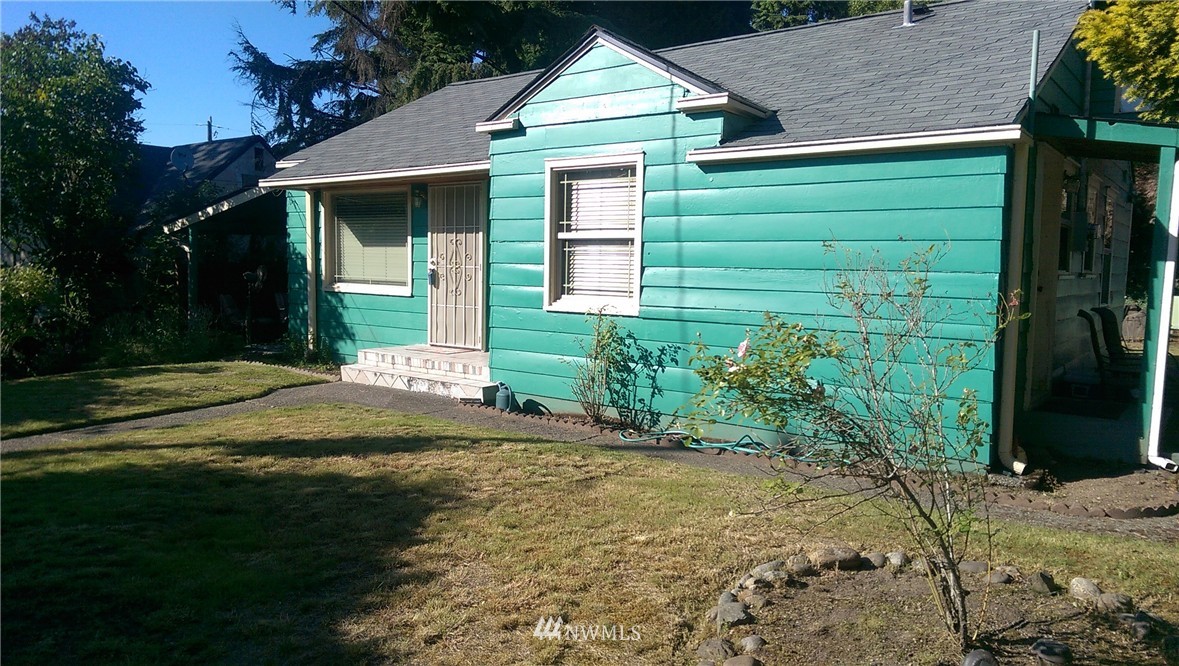 11928 Renton Avenue South Seattle, WA 98178 - Photo 2 of 15 Gallery Image 2