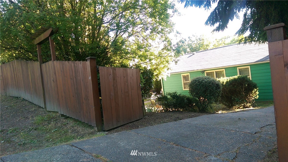 11928 Renton Avenue South Seattle, WA 98178 - Photo 12 of 15 Gallery Image 12