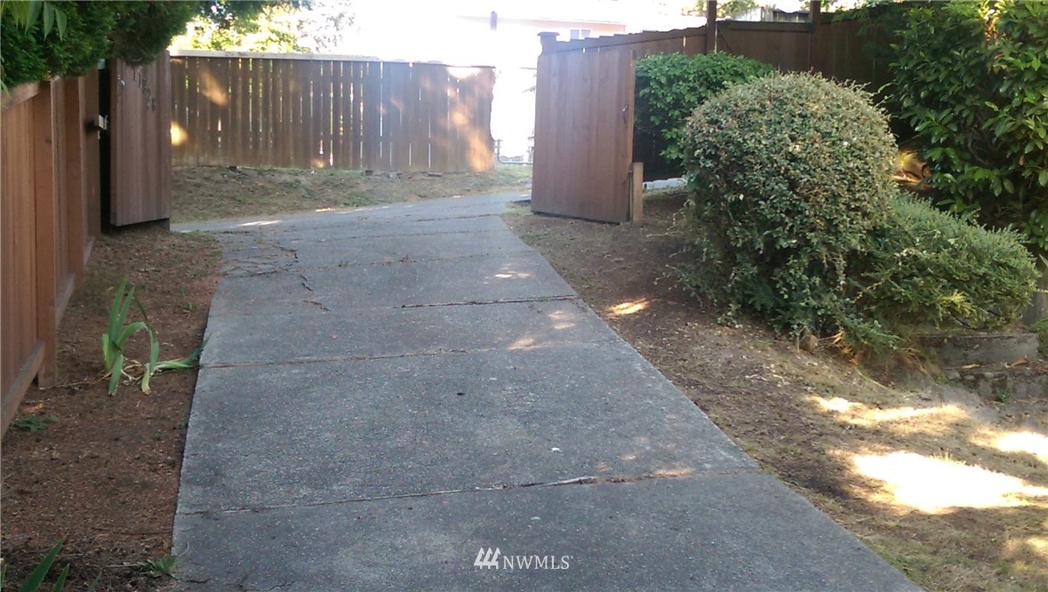 11928 Renton Avenue South Seattle, WA 98178 - Photo 13 of 15 Gallery Image 13