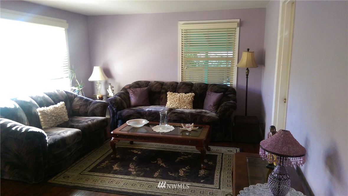 11928 Renton Avenue South Seattle, WA 98178 - Photo 4 of 15 Gallery Image 4