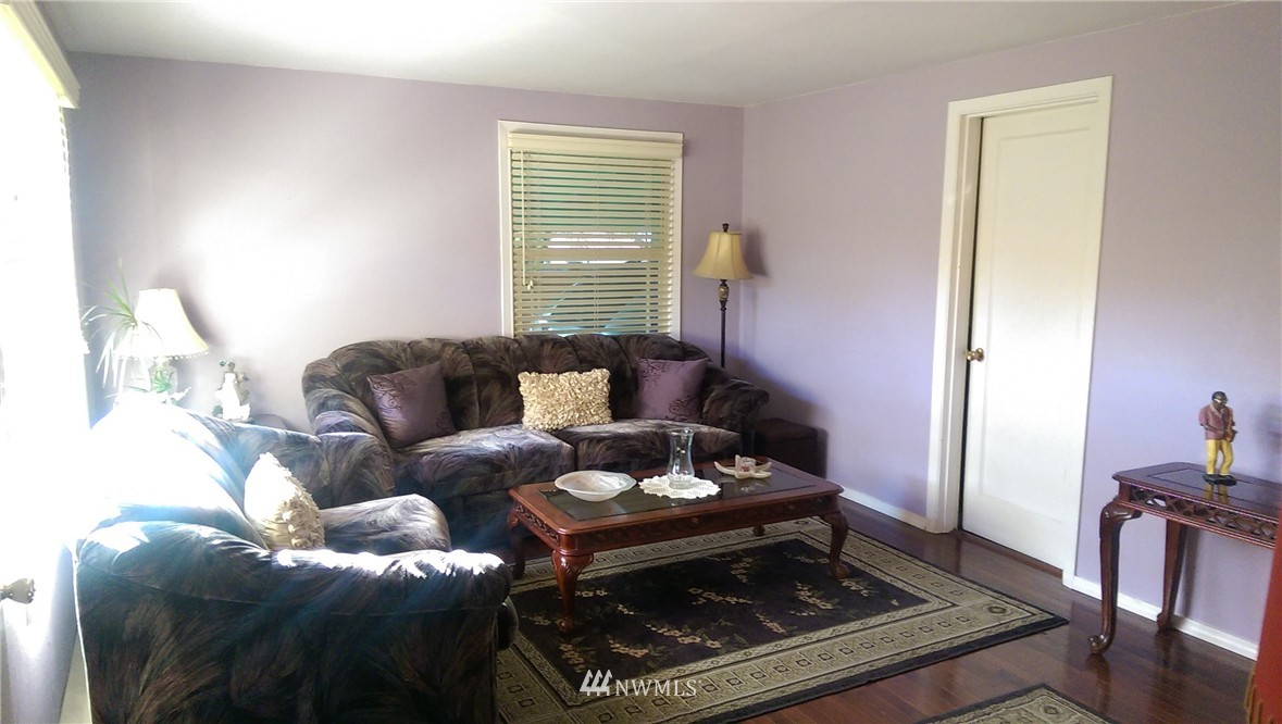 11928 Renton Avenue South Seattle, WA 98178 - Photo 5 of 15 Gallery Image 5