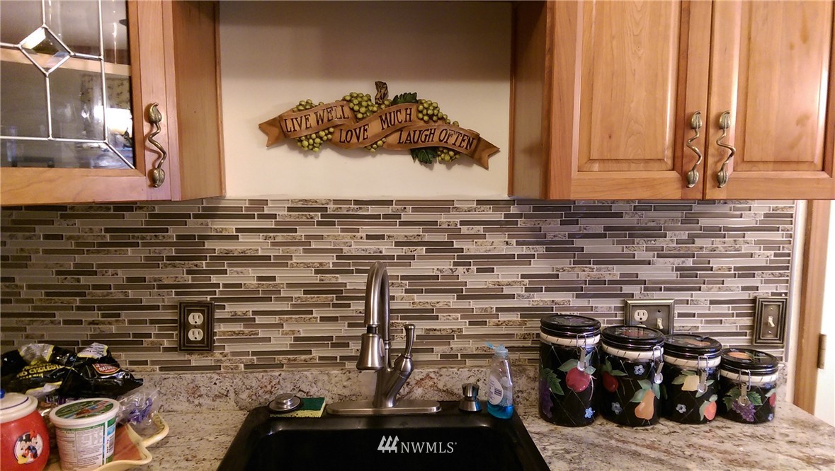 11928 Renton Avenue South Seattle, WA 98178 - Photo 6 of 15 Gallery Image 6