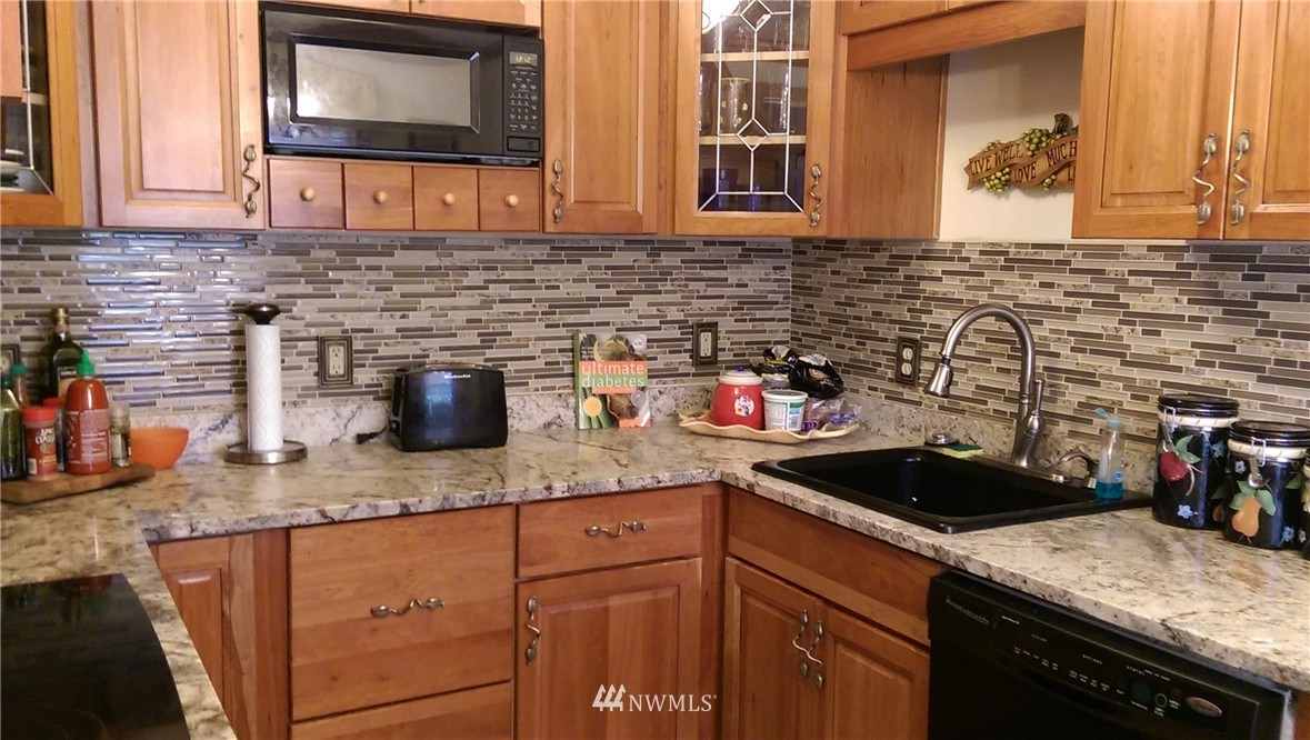 11928 Renton Avenue South Seattle, WA 98178 - Photo 7 of 15 Gallery Image 7