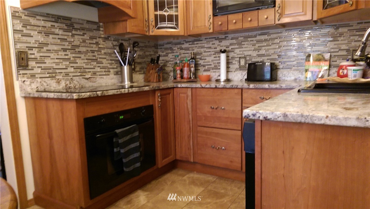 11928 Renton Avenue South Seattle, WA 98178 - Photo 8 of 15 Gallery Image 8