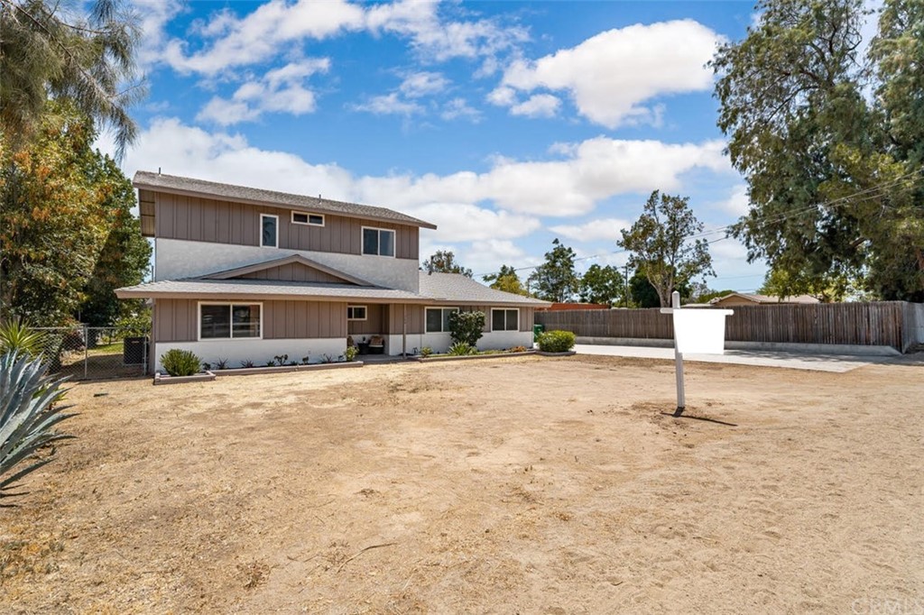 Welcome home to 1268 7th Street in the heart of " Horsetown USA", Norco!