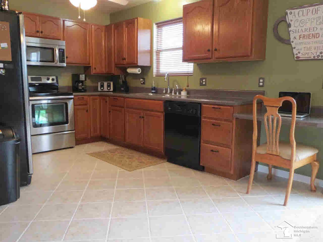 4921 Sycamore Road Newport, MI 48166 - Photo 8 of 13 21139750-7.JPG
