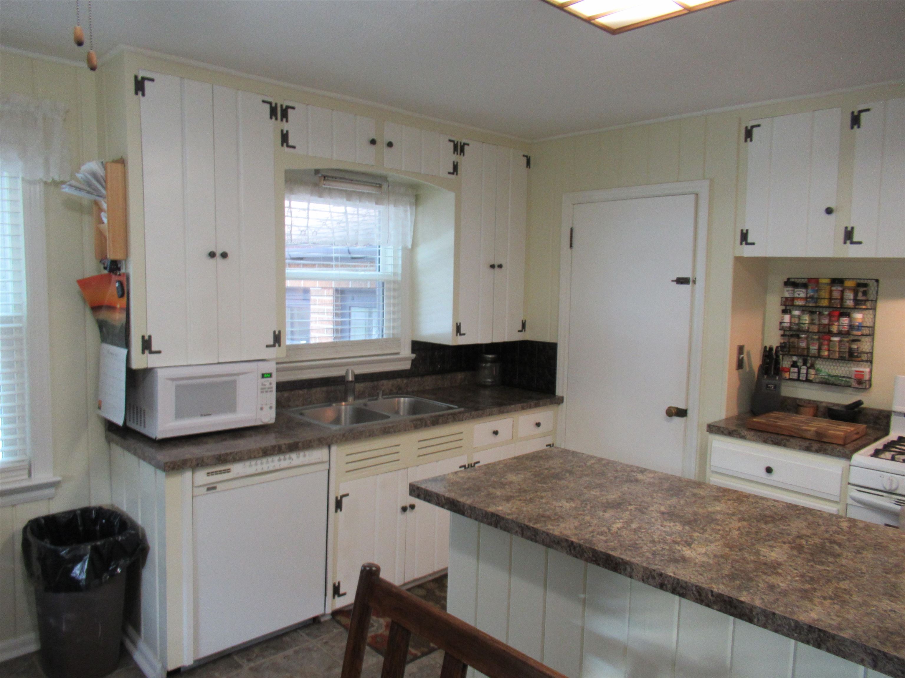 5162 North Seymour Road Flushing, MI 48433 - Photo 9 of 50 50124589-8.JPG
