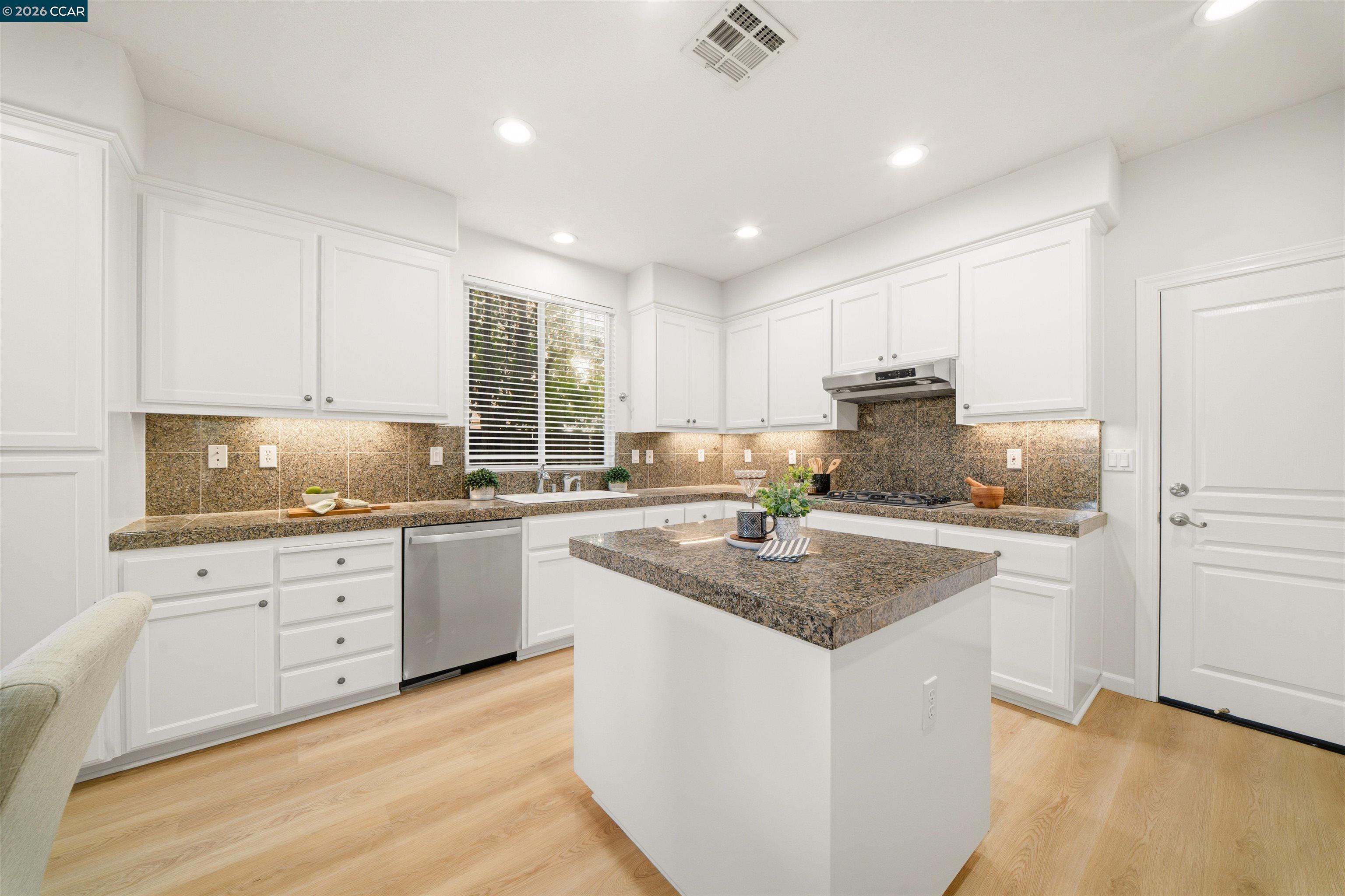 1190 Bellingham Square San Ramon, CA 94582 - Photo 10 of 37