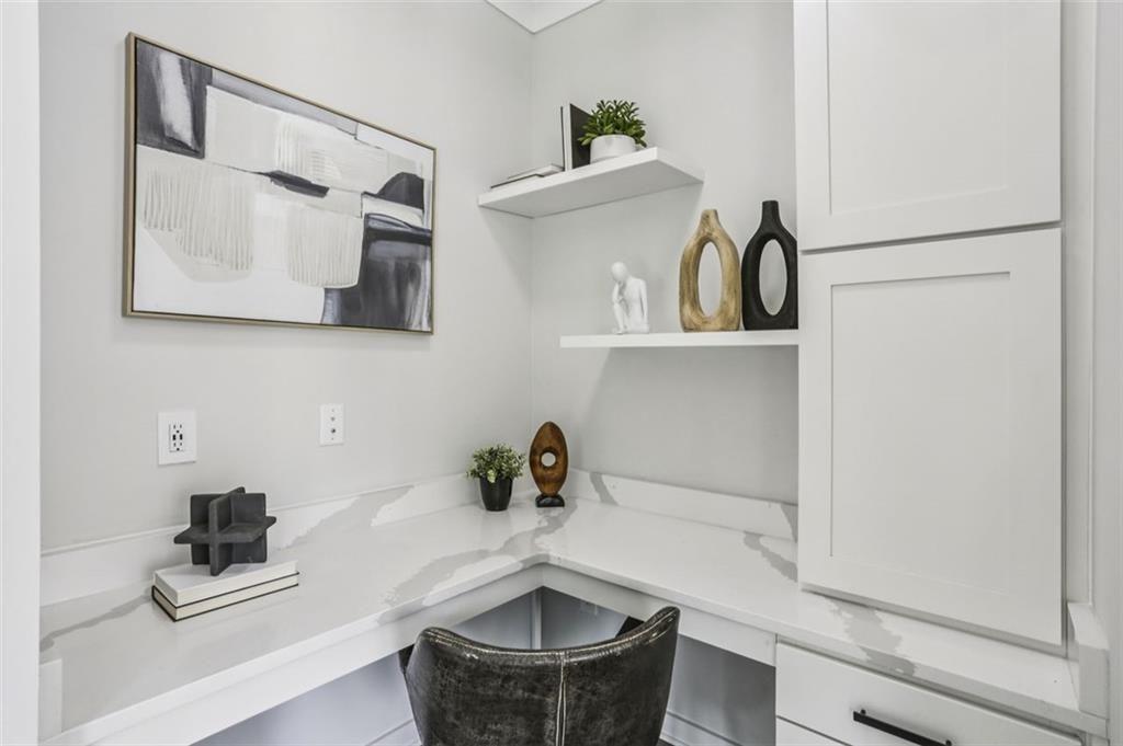 2090 Emmet Park Lane, Unit 425 Decatur, GA 30033 - Photo 35 of 102 a bathroom with a sink and a mirror