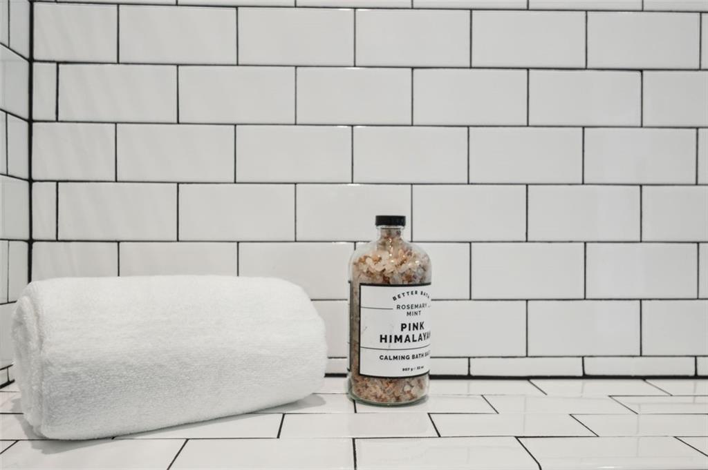 2090 Emmet Park Lane, Unit 425 Decatur, GA 30033 - Photo 50 of 102 a bedroom with a bed