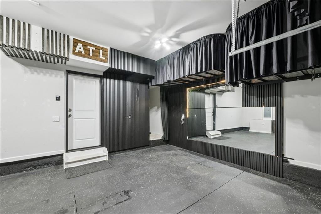 2090 Emmet Park Lane, Unit 425 Decatur, GA 30033 - Photo 65 of 102 a view of a hallway with entryway