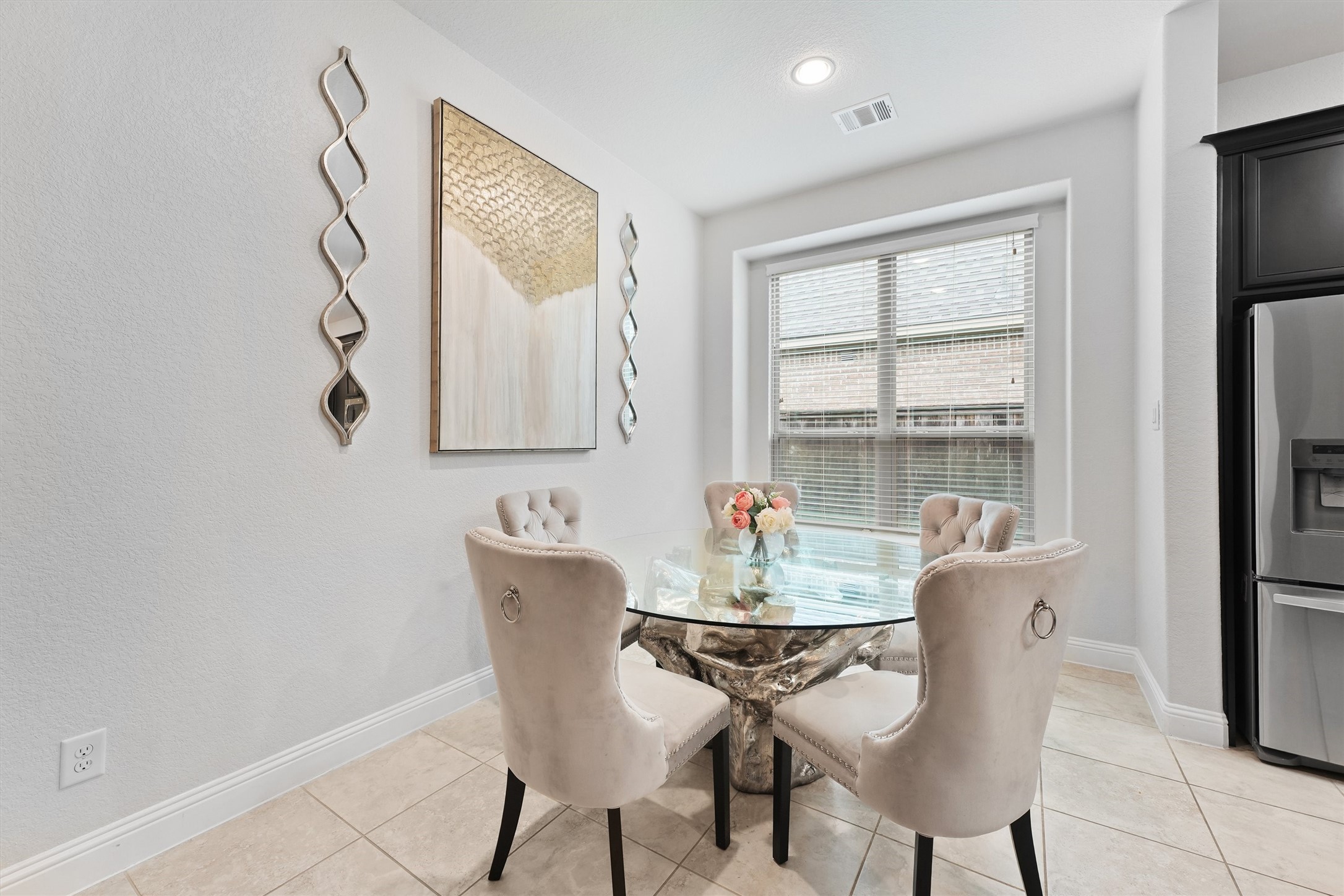 6 Inland Prairie Drive Tomball, TX 77375 - Photo 10 of 33 Breakfast room