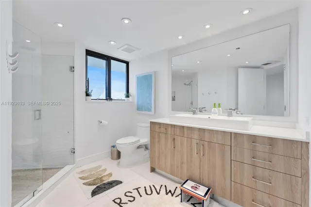 $1,250,000 | 19500 Turnberry Way, Unit 7D, Aventura, FL 33180