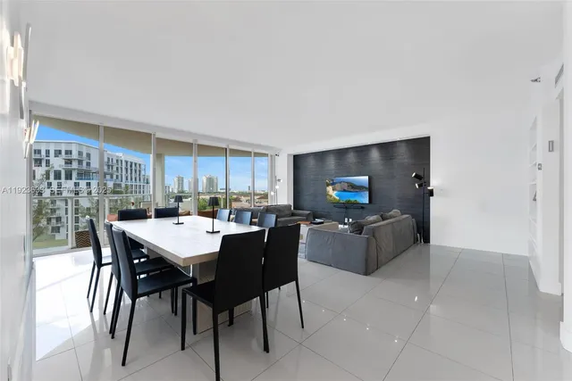 $1,250,000 | 19500 Turnberry Way, Unit 7D, Aventura, FL 33180