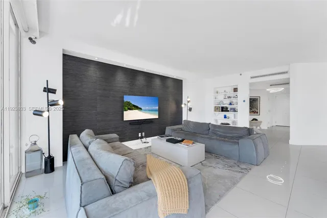 $1,250,000 | 19500 Turnberry Way, Unit 7D, Aventura, FL 33180