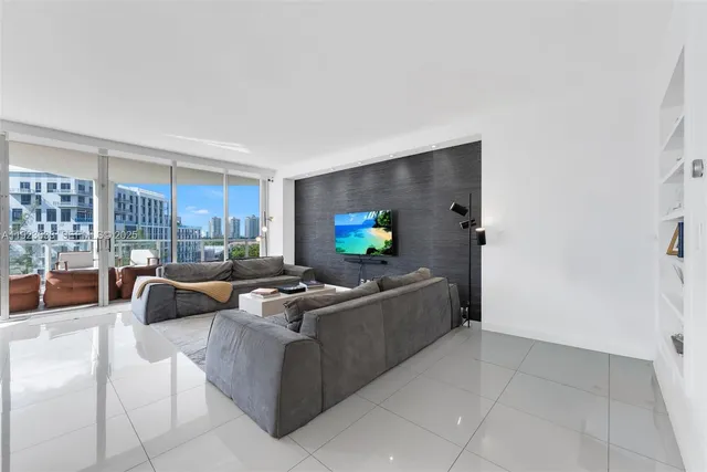 $1,250,000 | 19500 Turnberry Way, Unit 7D, Aventura, FL 33180