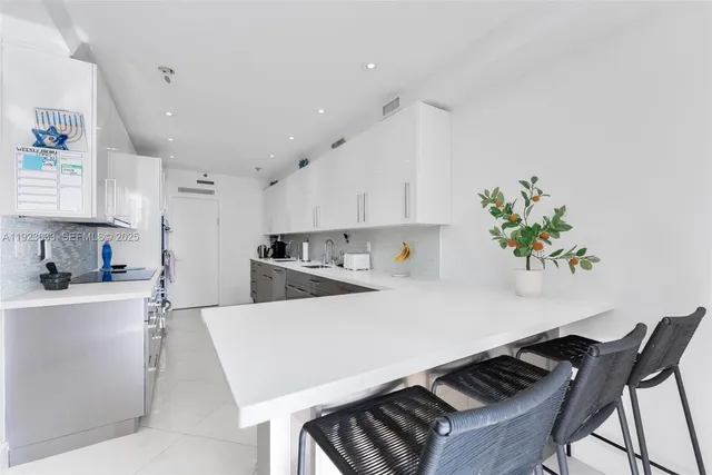 $1,250,000 | 19500 Turnberry Way, Unit 7D, Aventura, FL 33180