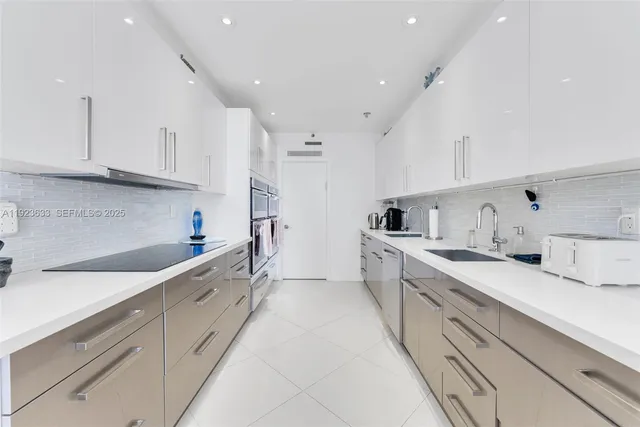 $1,250,000 | 19500 Turnberry Way, Unit 7D, Aventura, FL 33180