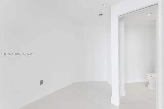 $1,250,000 | 19500 Turnberry Way, Unit 7D, Aventura, FL 33180