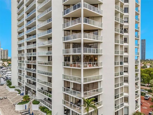 $1,250,000 | 19500 Turnberry Way, Unit 7D, Aventura, FL 33180