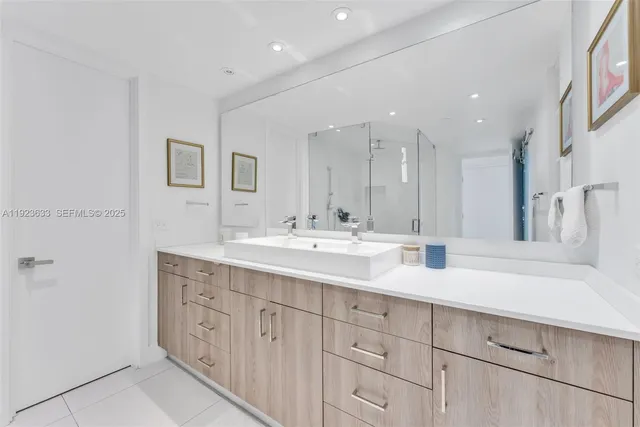 $1,250,000 | 19500 Turnberry Way, Unit 7D, Aventura, FL 33180