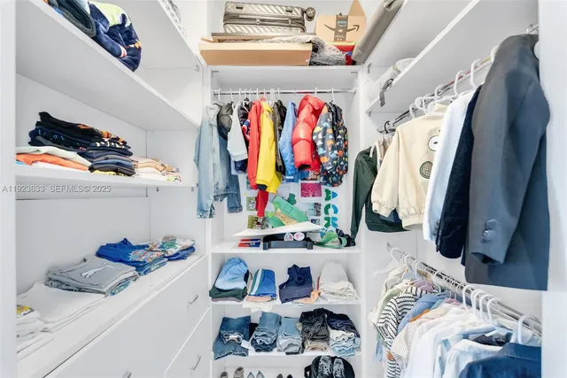 $1,250,000 | 19500 Turnberry Way, Unit 7D, Aventura, FL 33180