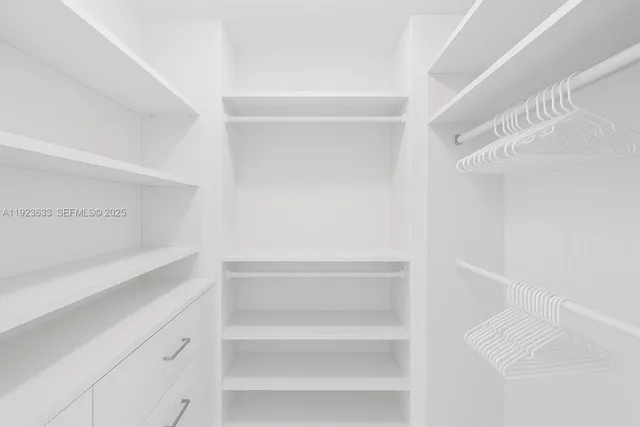 $1,250,000 | 19500 Turnberry Way, Unit 7D, Aventura, FL 33180