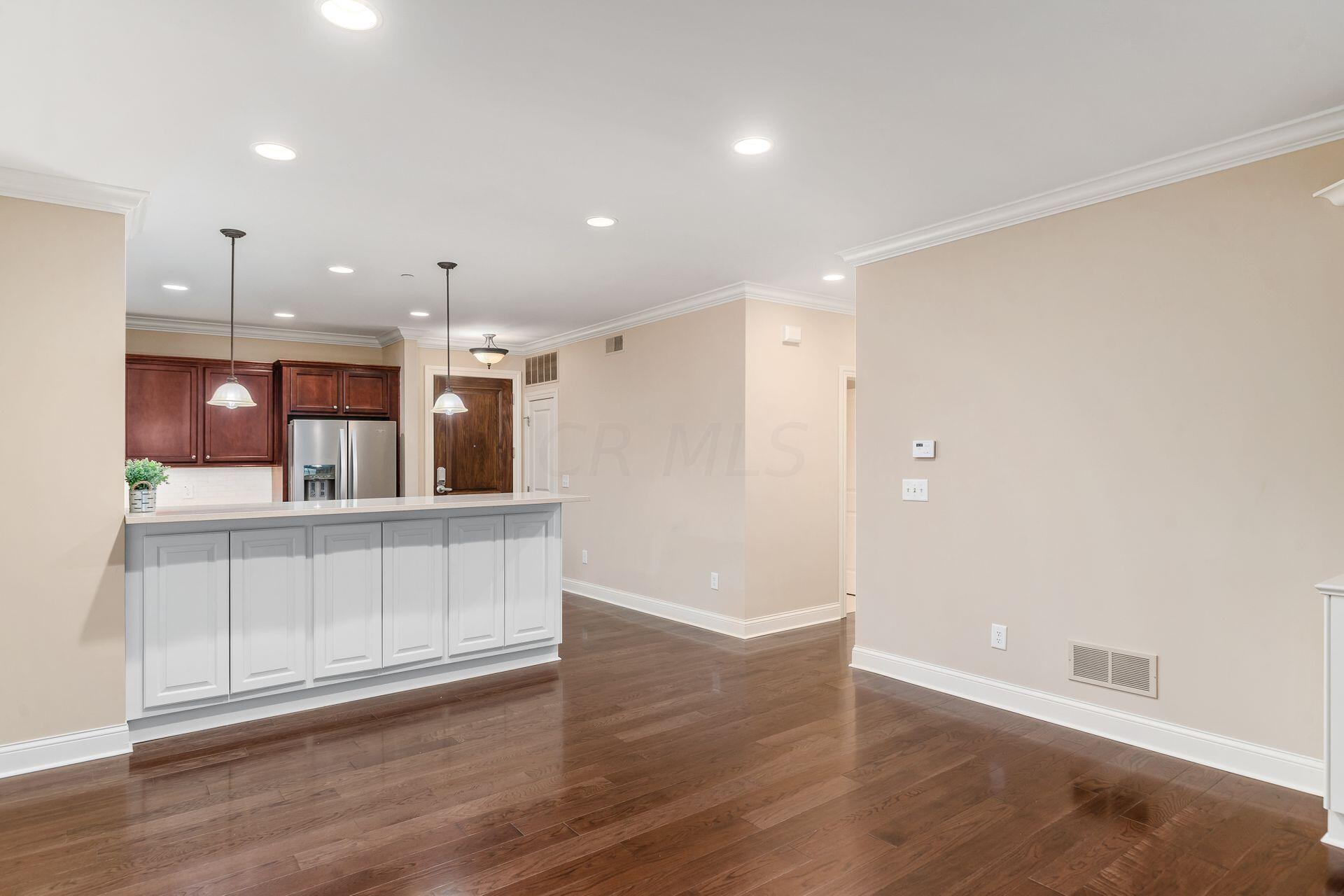 3175 Tremont Road, Unit 311 Columbus, OH 43221 - Photo 10 of 26 009_f_R 3175 Tremont Rd 025-