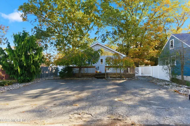 $325,000 | 833 Rodgers Street, Lanoka Harbor, NJ 08734
