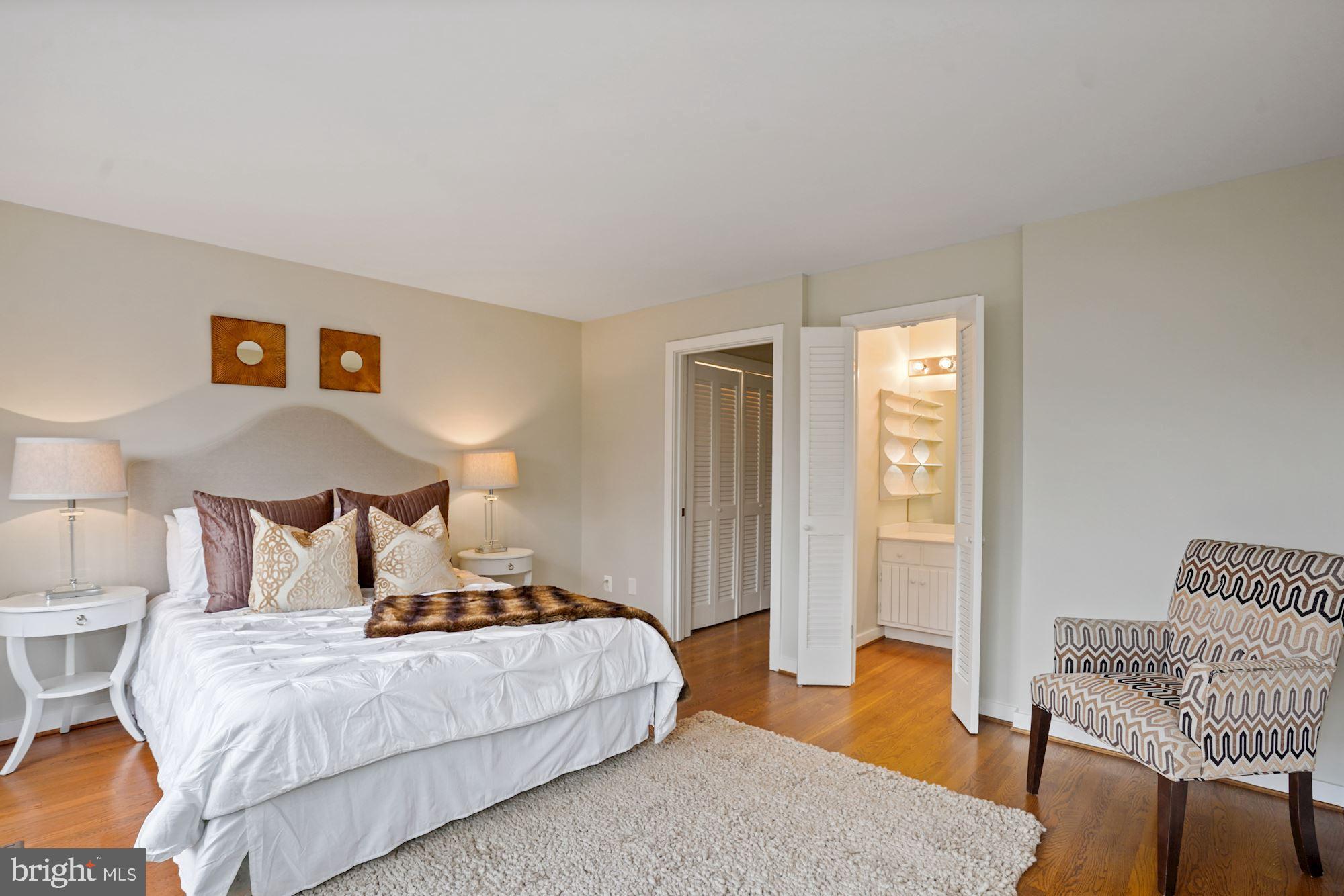 2425 Tunlaw Road Northwest Washington, DC 20007 - Photo 12 of 40 Gallery Image 12