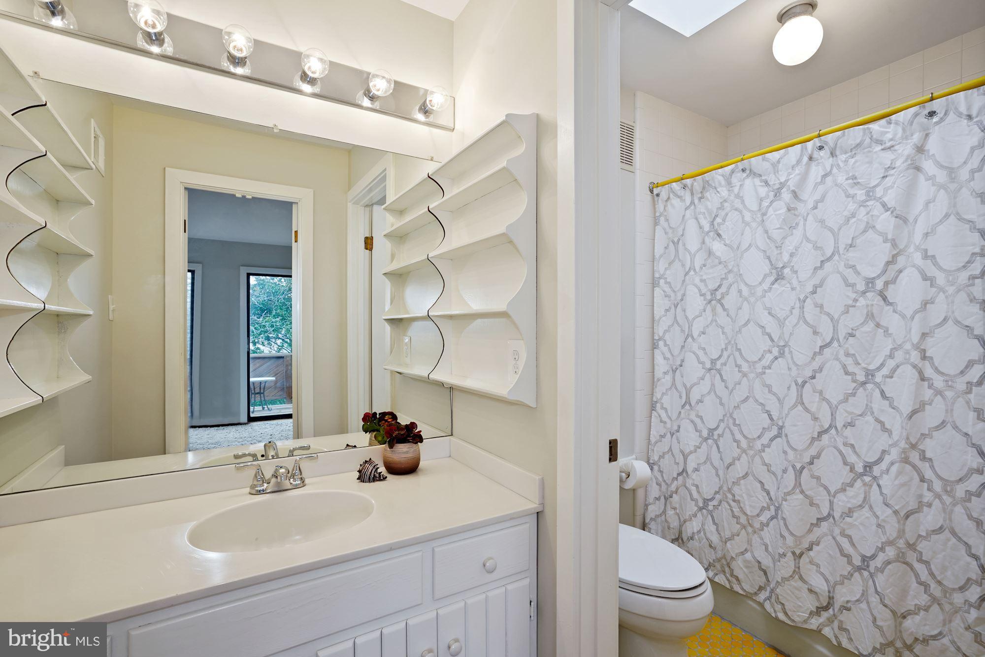 2425 Tunlaw Road Northwest Washington, DC 20007 - Photo 14 of 40 Gallery Image 14