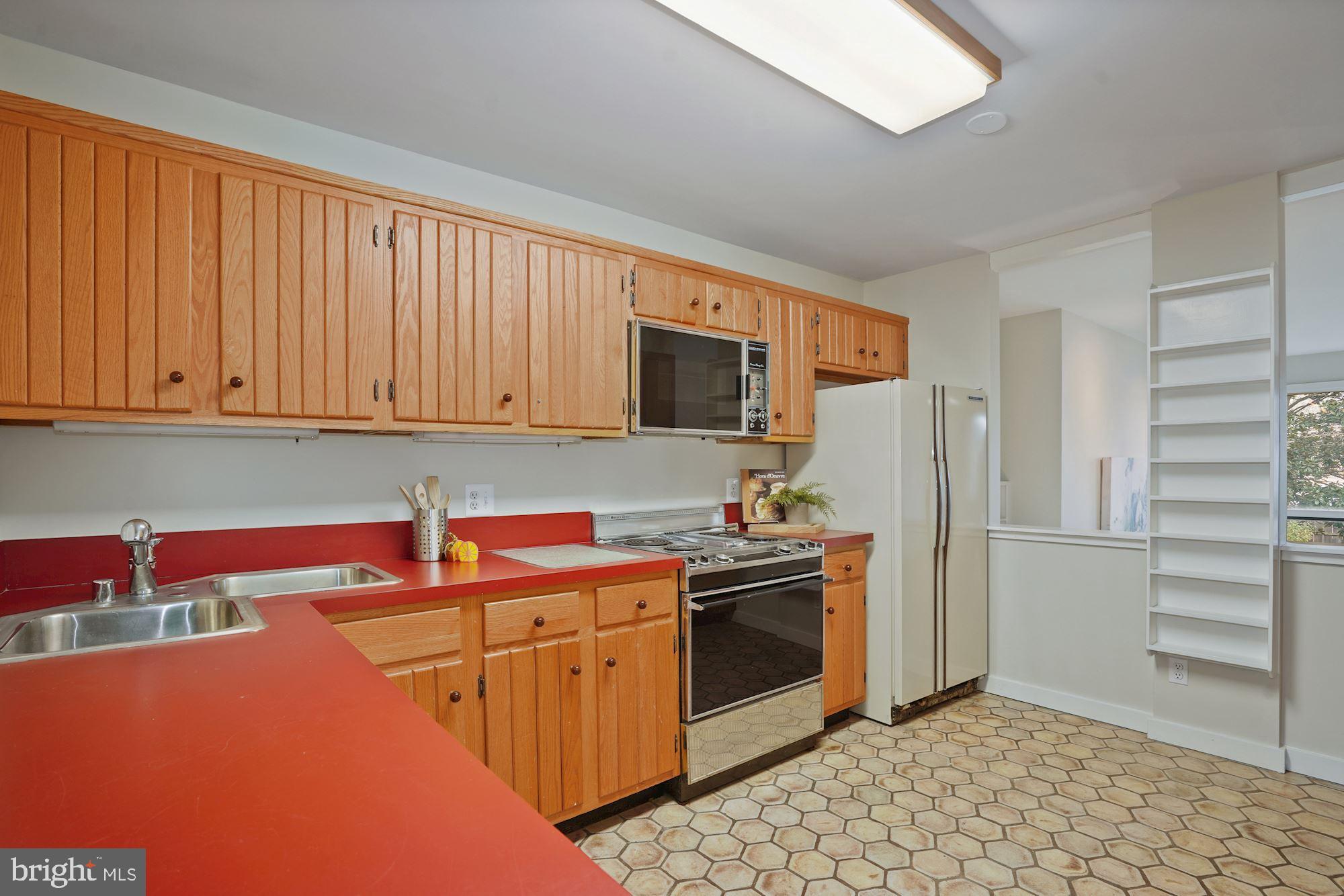 2425 Tunlaw Road Northwest Washington, DC 20007 - Photo 8 of 40 Gallery Image 8