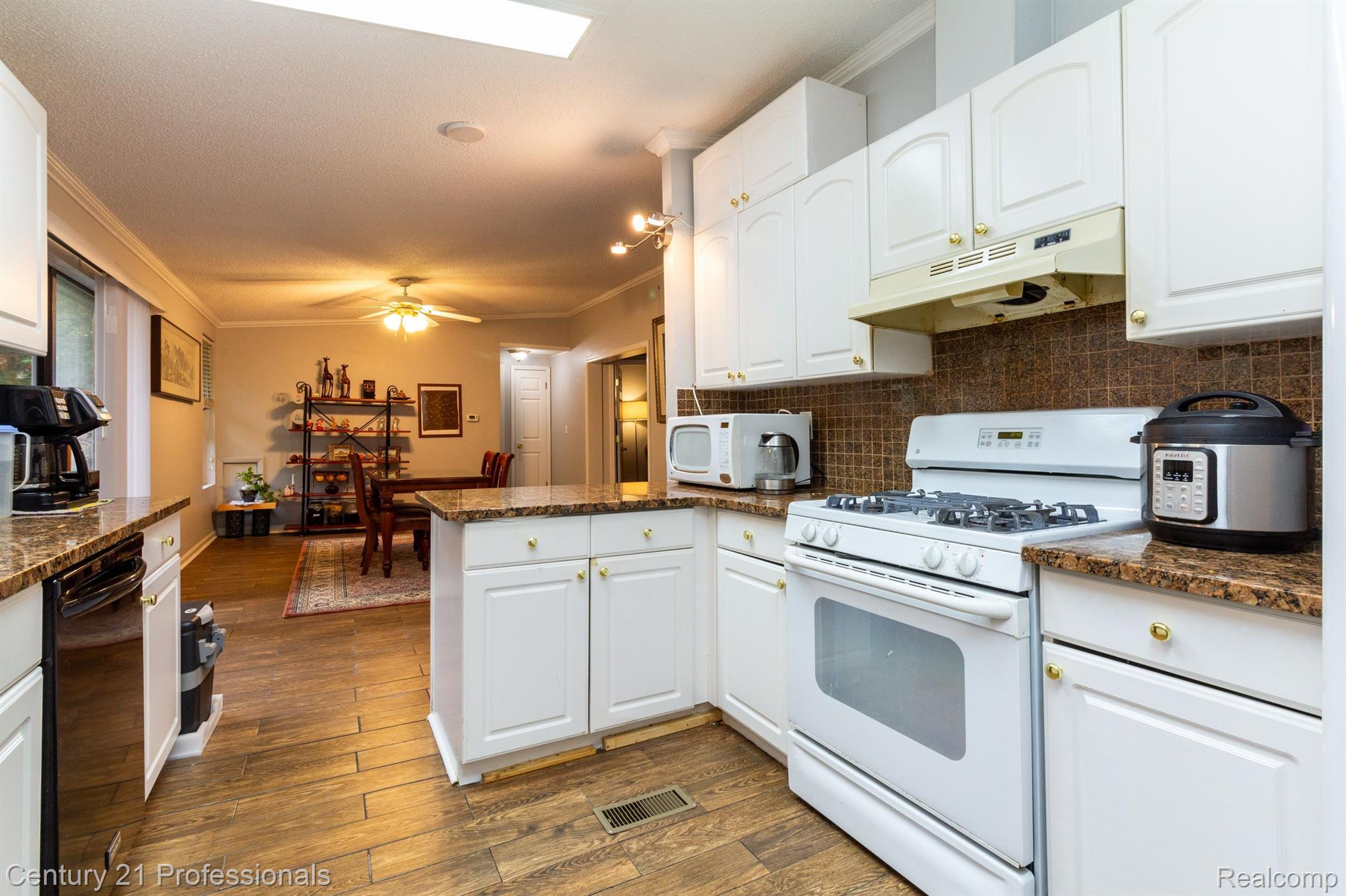 1147 East Auburn Road Rochester, MI 48307 - Photo 16 of 39 Gallery Image 16