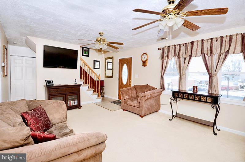 311 Breslin Road Joppa, MD 21085 - Photo 7 of 27 Living Room