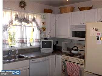 650 Spring Lane Philadelphia, PA 19128 - Photo 3 of 6 Kitchen