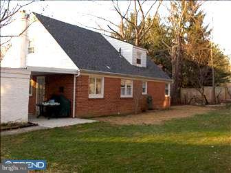 650 Spring Lane Philadelphia, PA 19128 - Photo 6 of 6 Exterior Back