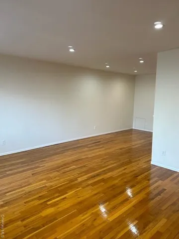 $3,300 | 147-28 22nd Avenue | Whitestone