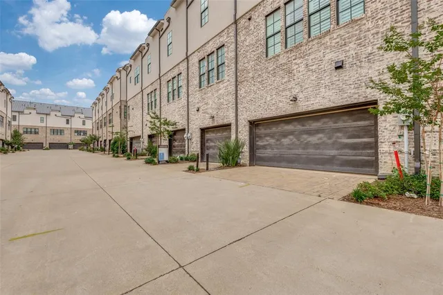 a view of a building along with street