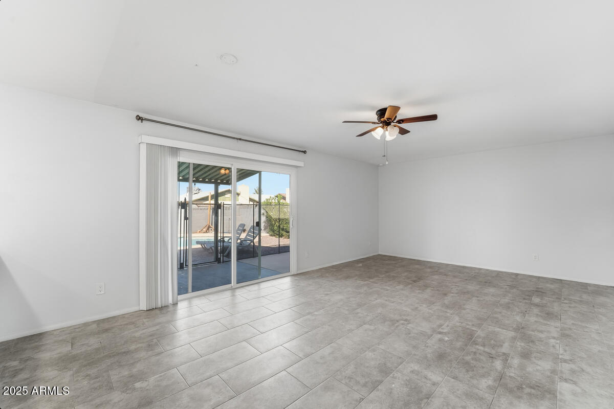 1644 East Broadmor Drive Tempe, AZ 85282 - Photo 29 of 49 an empty room with a ceiling fan and window