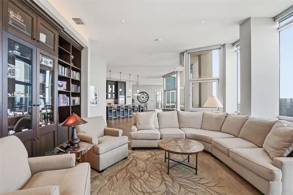 $20,000 | 500 Throckmorton Street, Unit 3601, Fort Worth, TX 76102