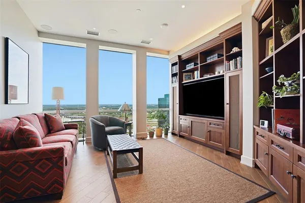 $20,000 | 500 Throckmorton Street, Unit 3601, Fort Worth, TX 76102