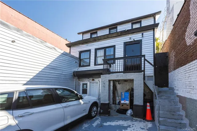 a view of a car park in front of house